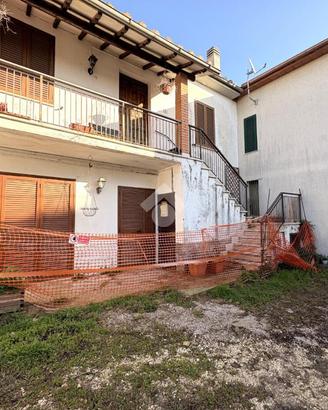CASA SEMINDIPENDENTE A NARNI