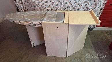 Mobiletto per stiratura.