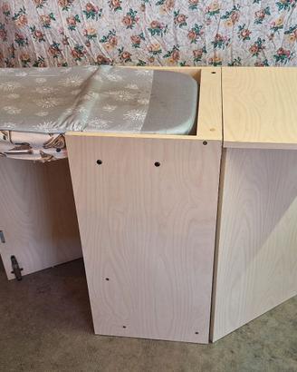 Mobiletto per stiratura.