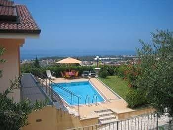 Villa con piscina, giardino vista mare