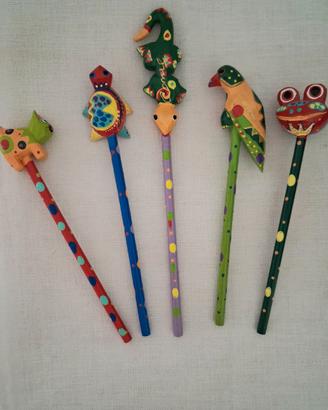 Set di 5 matite nuove con figure di animali