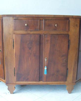 Credenza scantonata in noce