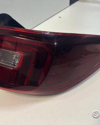 Stop fanale posteriore opel grandland x 9846766680