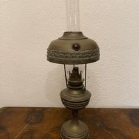 Lampada a petrolio in ottone