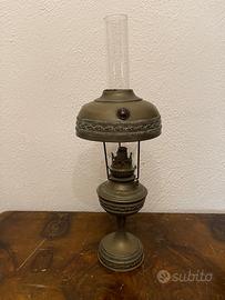 Lampada a petrolio in ottone