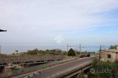 CASA SEMINDIPENDENTE A SCILLA