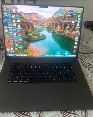 MacBook Pro 16” Apple M3 Pro