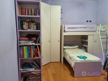 cameretta in perfetto stato,  legno