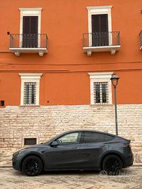 Tesla model Y longe range