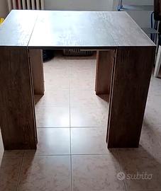 Tavolo in legno a consolle allungabile