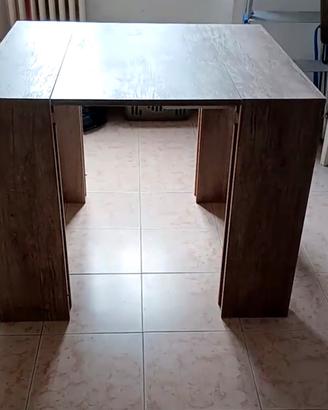 Tavolo in legno a consolle allungabile