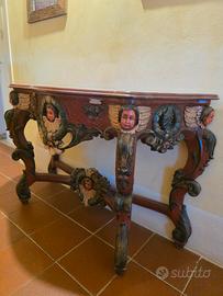 console di legno intagliato, d'ispirazione barocca