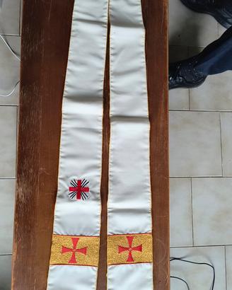 stola bianca con ricami 