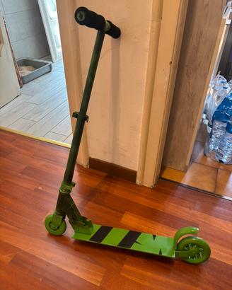 Monopattino per bambini tamarro