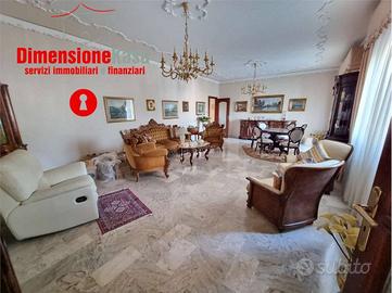 Appartamento di 195 m² con 4 locali e box auto a N