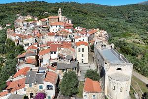 3 LOCALI A CIPRESSA