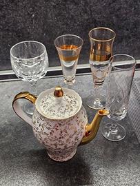Teiera e bicchieri vintage 