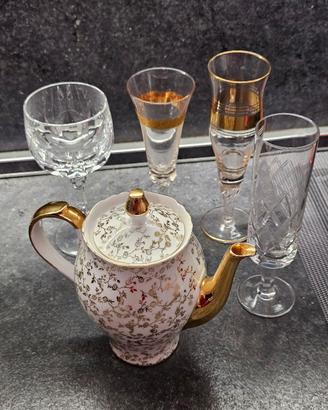 Teiera e bicchieri vintage 
