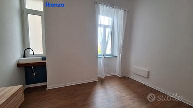 Studio Stanza 1° ingresso - in centro a Trieste -