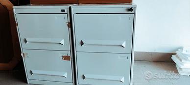 Coppia di armadietti metallici da ufficio