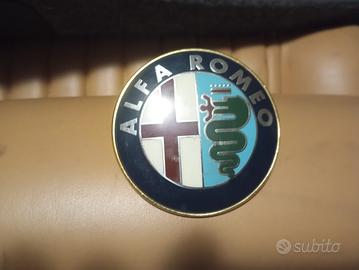 Stemma anteriore Alfa Romeo