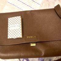 Borsa Furla a tracolla