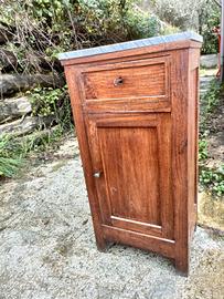 Comodino vintage con ripiano in marmo
