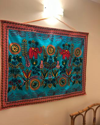 Arazzo patchwork indiano realizzato con sari vintage – Arazzo boho colorato in masala o verde foresta - Italia