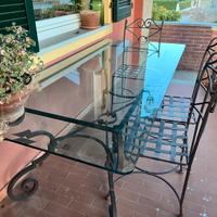 Tavolo e sedie da esterno