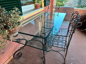 Tavolo e sedie da esterno