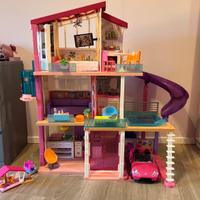 Grande casa di Barbie con tanti accessori