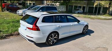 Volvo V60 D3 R-Design Autocarro F0