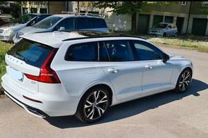Volvo V60 D3 R-Design Autocarro F0