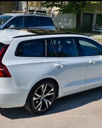 Volvo V60 D3 R-Design Autocarro F0