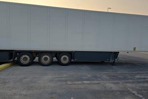 Semirimorchio frigo Schmitz