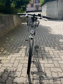 Bicicletta con Cestino e Lucchetto