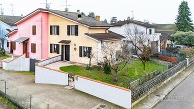 VILLA A SCHIERA D'ANGOLO A CURTATONE