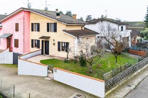 VILLA A SCHIERA D'ANGOLO A CURTATONE