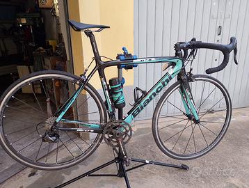 bici corsaTelaio Bianchi in carbonio sempre pro