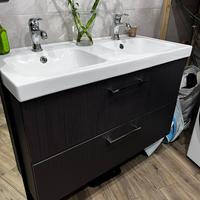 Lavabo e mobile con specchio