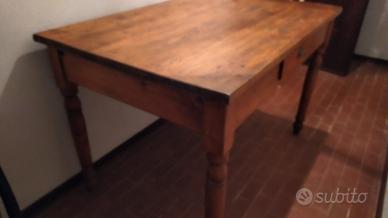 Tavolo in legno antico