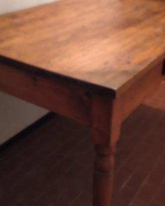 Tavolo in legno antico