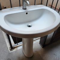 Lavandino con miscelatore 