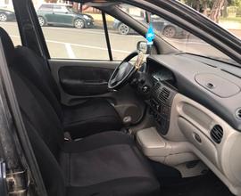 Auto renault scènic