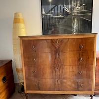 Cassettiera vintage in noce lucido – Eleganza