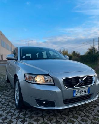 volvo v50 2010