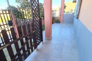 Appartamento piano terra con cortile e garage