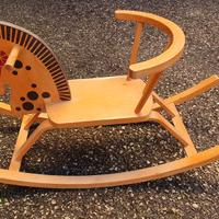 Cavallino a dondolo in legno