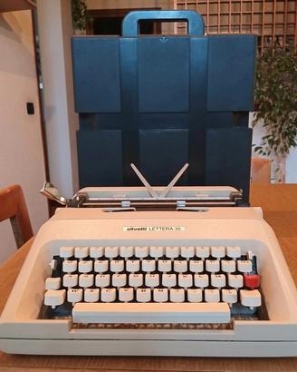 Macchina da scrivere  Olivetti  lettera 35