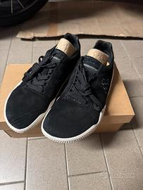 Vivobarefoot Motus studio